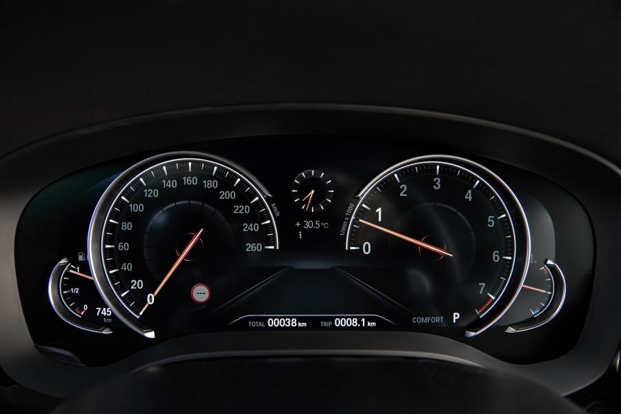 Панель приборов BMW 540i Sedan M Sport 2017 года  (WW) (фото 75 из 98)